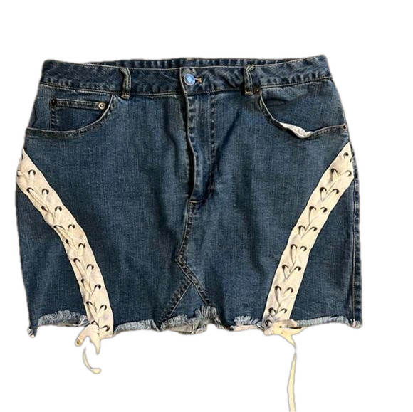 LOVE TREE DENIM skirt 💕 - Picture 1 of 3